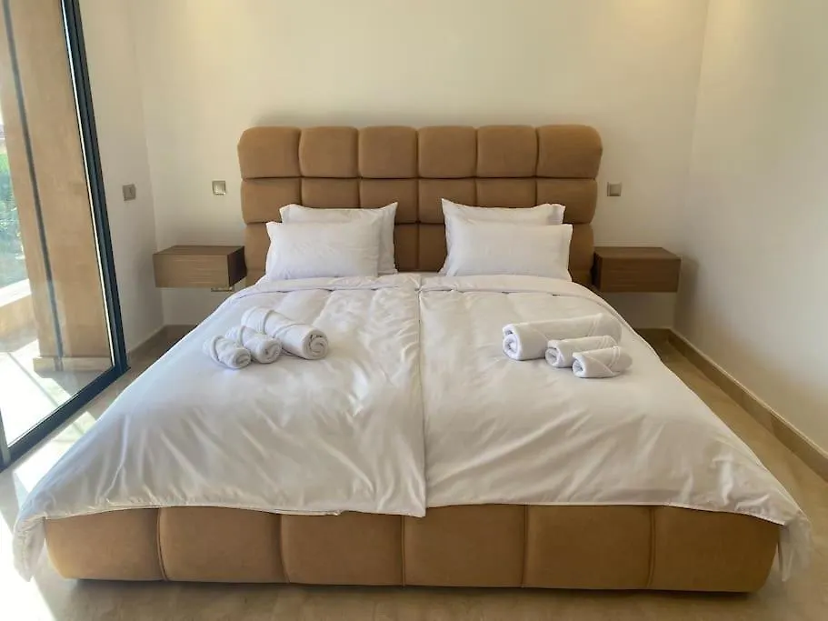 Sublime Villa Avec Ascenseur Piscine Chauffee 마라케시 0*,  모로코