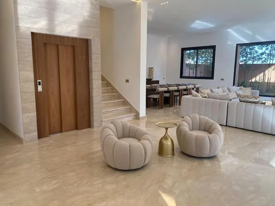 Sublime Villa Avec Ascenseur Piscine Chauffee 마라케시 0*,  모로코