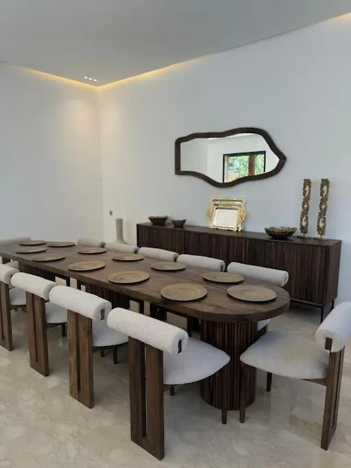 Sublime Villa Avec Ascenseur Piscine Chauffee 마라케시 0*,  모로코