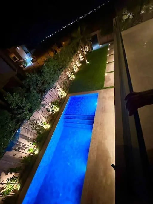Sublime Villa Avec Ascenseur Piscine Chauffee 마라케시 0*,  모로코