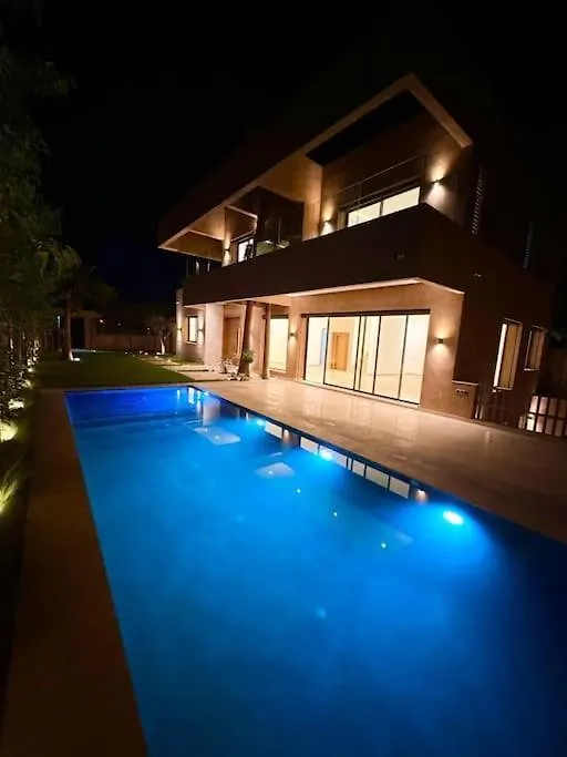 Sublime Villa Avec Ascenseur Piscine Chauffee Marrakesh