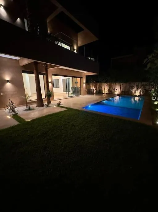 Sublime Villa Avec Ascenseur Piscine Chauffee Marrakesh