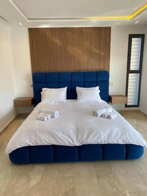 Sublime Villa Avec Ascenseur Piscine Chauffee Marrakesh