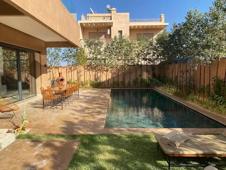 Sublime Villa Avec Ascenseur Piscine Chauffee Marrakesh