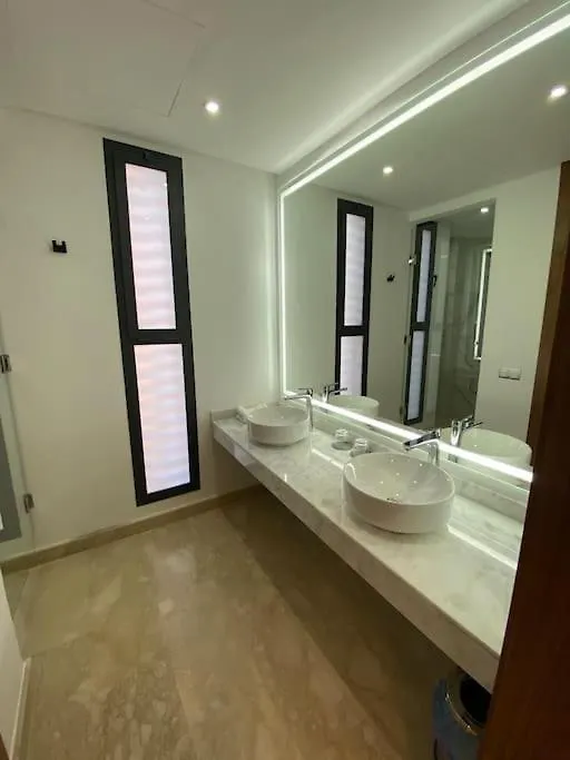 Sublime Villa Avec Ascenseur Piscine Chauffee Marrakesh